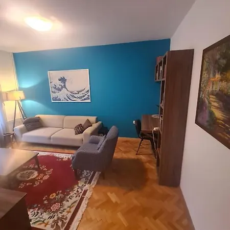 One-bedroom In Center דירה