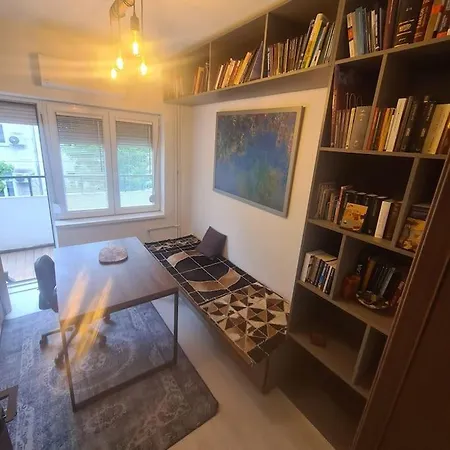 דירה One-bedroom In Center