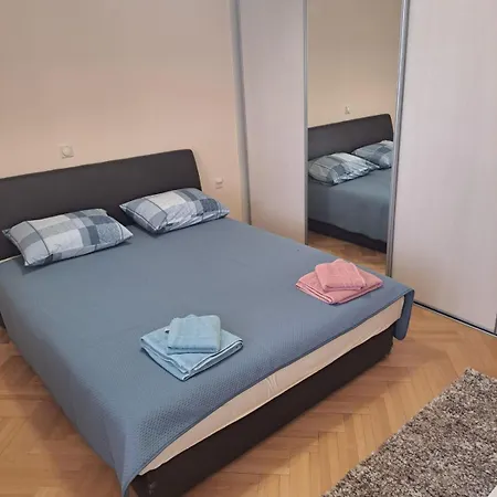 One Bedroom In - Center Apartment *